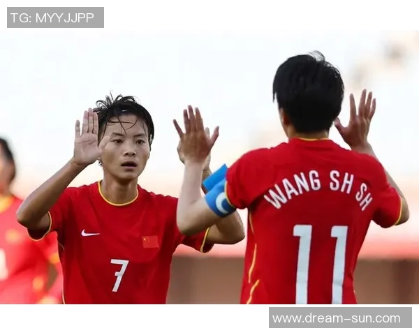 中国女足迎战荷兰女足力争突破展现拼搏精神与团队合作的精彩对决